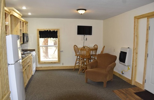 South Fork Cabin | Double cabin with mountain views- Sunset/Sunrise Cabin