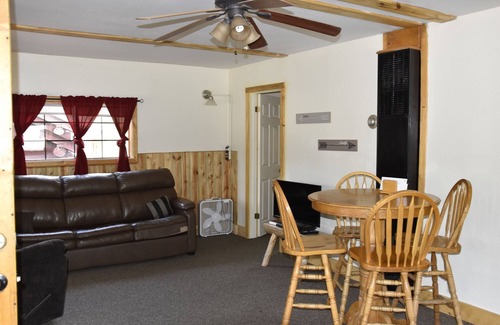 South Fork Cabin | Double cabin with mountain views- Sunset/Sunrise Cabin