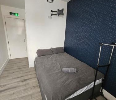 Levenshulme House | Double en suit room in Levenshulme
