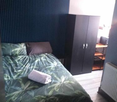 Levenshulme House | Double en suit room in Levenshulme