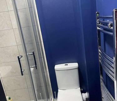 Levenshulme House | Double en suit room in Levenshulme