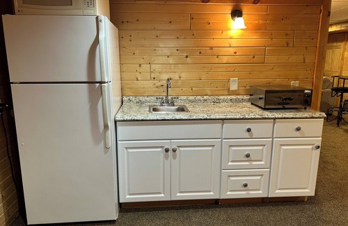 Ledgeview House | Double Ensuites! 8 min to Lambeau. Attached baths to all bedrooms. Large, clean
