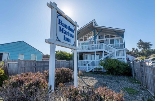 Bandon House | Double Queen Dream | Bandon Marina Inn