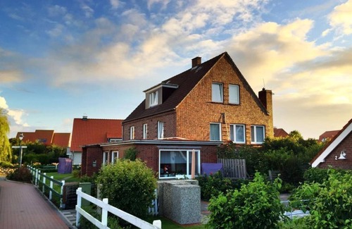 Langeoog Cottage | Double room, 1st floor, shower/WC, non-smoking - Pension Friedrich Voss