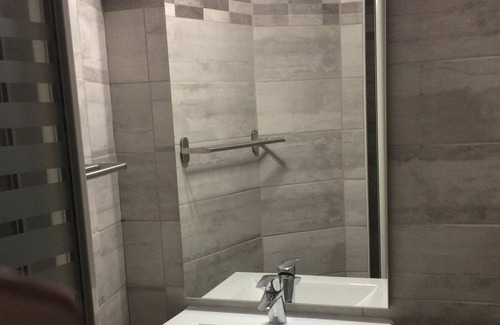 Chinon Bed & Breakfast | Double room-Classic-Ensuite with Shower-City view-1er étage