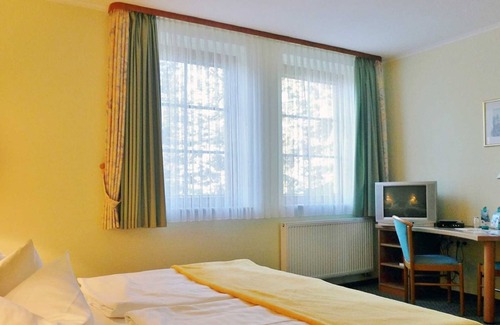 Neuwiese Hotel | Double Room - Disabled Access - Landhotel "Neuwiese" with traditional inn "At the Mill"