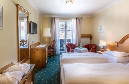 Dorfgastein Hotel | Double room for single occupancy with shower, WC - Römerhof, Landhotel