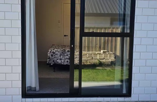 Blenheim Apartment | Double room in a New house Private shower &Toilet (Room1)
