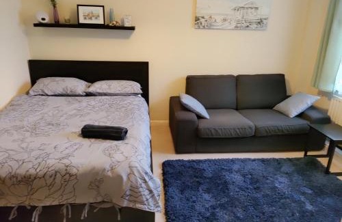 Northampton House | Double Room in a Top Floor Shared Apartment