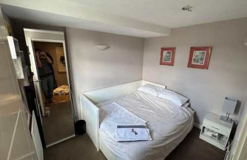Kentish Town House | Double room in London Penthouse Homestay