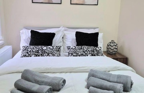 Cheetham Hill House | Double Room in Manchester near city Centre (3)