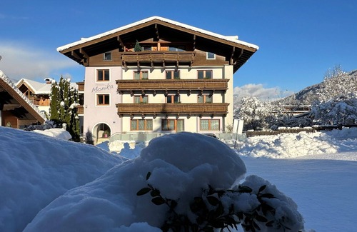 Kaprun Cottage | Double room mountain view - Frühstückspension Monika