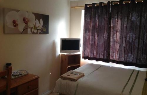 Harlington House | Double Room private shower room - deg-yr