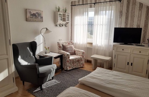 Kobern-Gondorf Bed & Breakfast | Double room shower/WC - Landhaus Julia