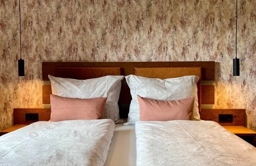 Muehlbach Am Hochkoenig House | Double room, shower, WC (room 6) - Gasthof Scherer