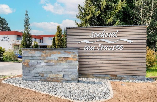 Gerolstein House | Double room shower/WC, lake view - Seehotel am Stausee