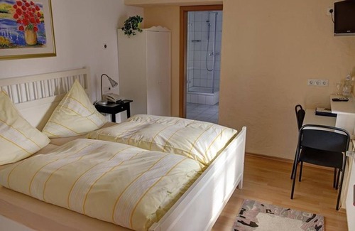 Hillesheim Bed & Breakfast | Double Room Shower/WC (NR) - Gästehaus Kloep
