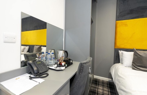 Scunthorpe Hotel | Double room-Standard-Ensuite with Shower