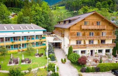 Ried House | Double room superior, shower, toilet, balcony - Hotel Försterhof, lebe pur gmbh.