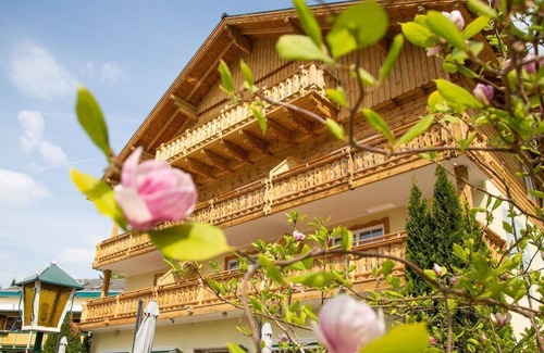Ried House | Double room superior, shower, toilet, balcony - Hotel Försterhof, lebe pur gmbh.