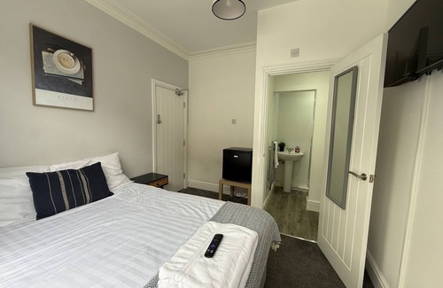 Redcar Bed & Breakfast | Double Room w/Ensuite | Perfect for Contractors