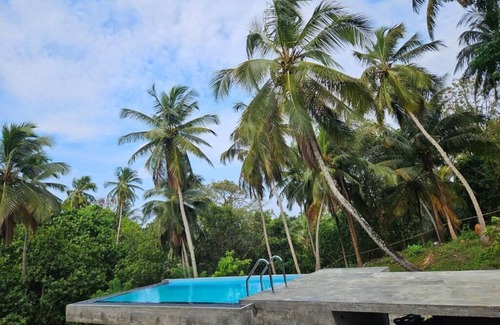 Mallawapitiya Villa | Double Room with Balcony - The Hideaway Kurunegala Sri Lankan