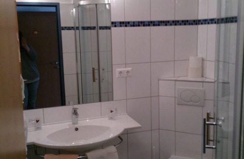 Sankt Magdalen Bed & Breakfast | Double room with balcony, lake view/side lake view - Seepension Smoley *