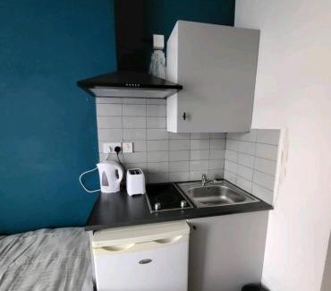 Levenshulme House | Double room with Bathroom and kitchenette