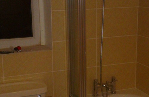 Slough House | Double room with ensuite.Very clean
