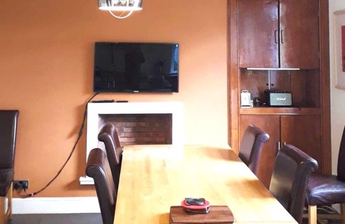 Barrhead House | Double room with Shared bathroom