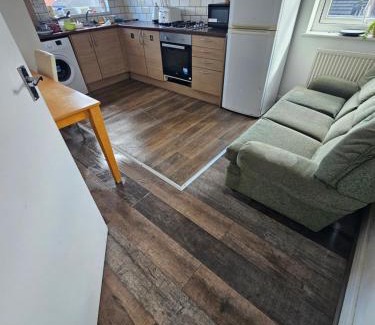 Levenshulme House | Double room with Shared Bathroom (3)