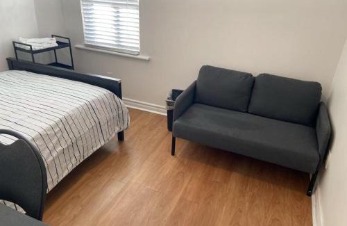Palmerston House | Double Room with SHARED Bathroom 536B