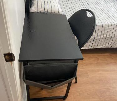 Palmerston House | Double Room with SHARED Bathroom 536B