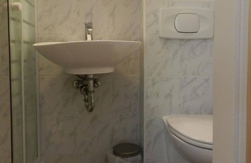 Ellmau Apartment | Double room with shower / WC - Hartkaiser, guesthouse