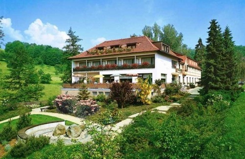 Lindenfels House | Double room with south-facing balcony 07 - Odenwald Sterne-Hotel Wiesengrund
