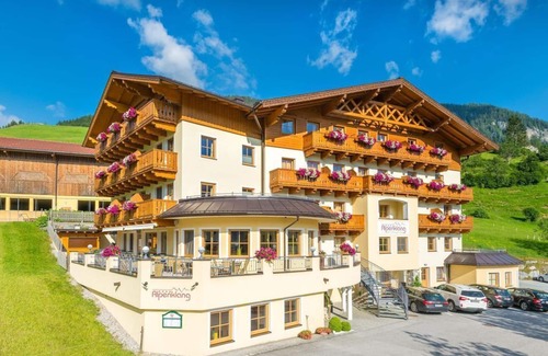 Grossarl House | Double room Zirbe family - Berghotel Alpenklang