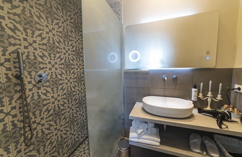 Pescara Bed & Breakfast | Double/twin room with bathroom and king size bed near Pescara airport
