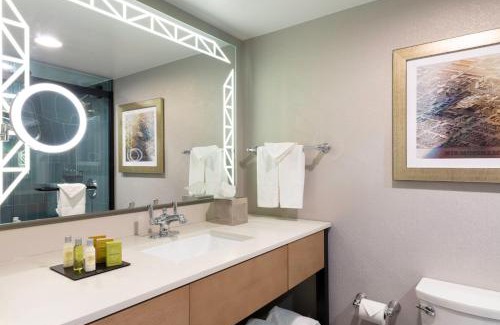 Crestline Heights Hotel | DoubleTree Birmingham Perimeter Park