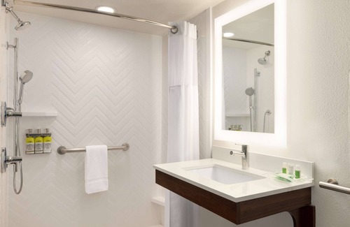 Fort Worth Hotel | DoubleTree by Hilton Fort Worth South