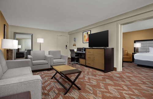 Greensboro Hotel | DoubleTree by Hilton Greensboro Airport