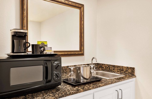 Kenner - Louis Armstrong International Airport Hotel | DoubleTree by Hilton Hotel New Orleans Airport