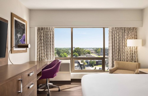 Kenner - Louis Armstrong International Airport Hotel | DoubleTree by Hilton Hotel New Orleans Airport