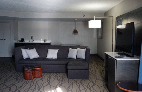 Racine Hotel | Doubletree by Hilton Hotel Racine Harbourwalk