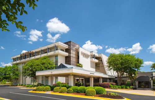 Seven Oaks Hotel | DoubleTree by Hilton Hotel Columbia