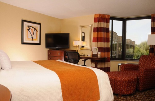 Oak Ridge Hotel | DoubleTree by Hilton Hotel Oak Ridge - Knoxville