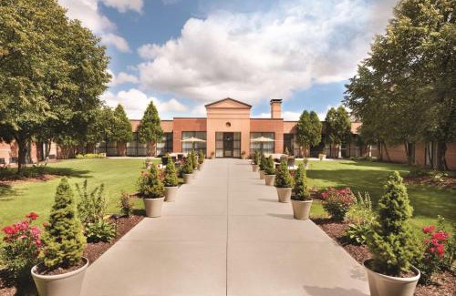 Brookfield Hotel | DoubleTree by Hilton Milwaukee/Brookfield