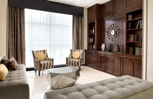 Brookfield Hotel | DoubleTree by Hilton Milwaukee/Brookfield