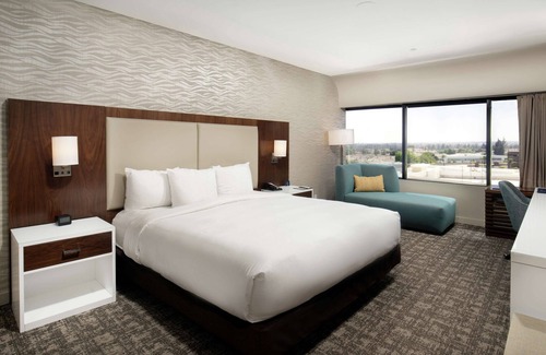 Monrovia Hotel | DoubleTree by Hilton Monrovia - Pasadena Area