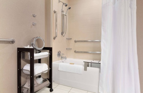 Central Oklahoma City Hotel | DoubleTree by Hilton Hotel Oklahoma City Airport