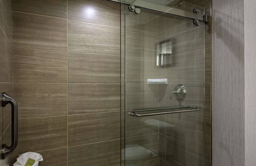 Burlington Hotel | DoubleTree by Hilton Burlington Vermont